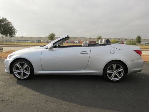 Used 2012 Lexus IS 250C image 3