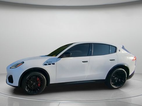 Used 2025 Maserati Grecale Modena image 15