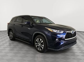 Used 2020 Toyota Highlander XLE AWD/4WD video 2
