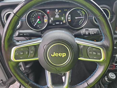 Used 2022 Jeep Wrangler Unlimited Rubicon 4xe w/ Cold Weather Group AWD/4WD image 7