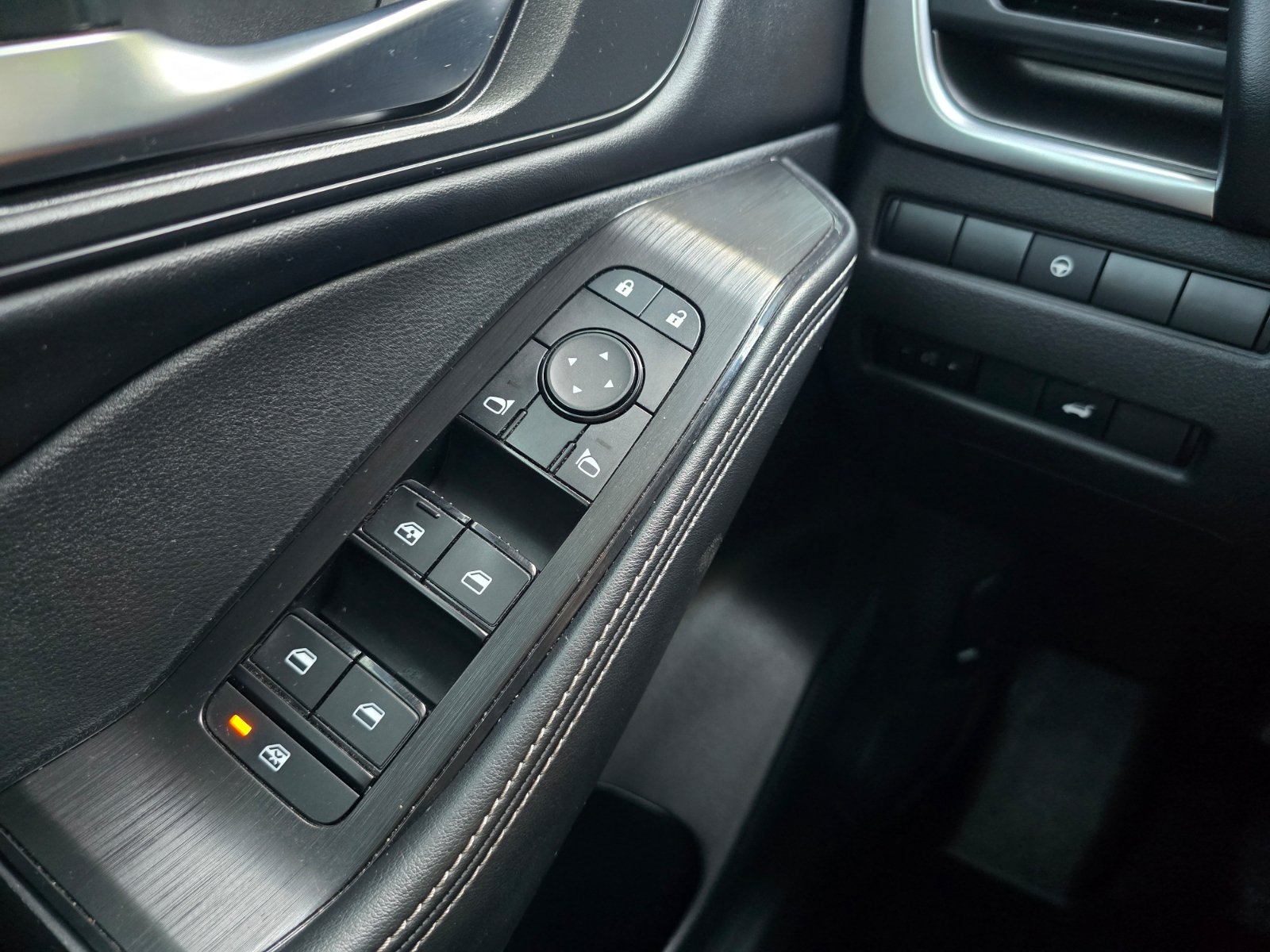Used 2023 Nissan Rogue SV w/ SV Premium Package AWD/4WD image 21