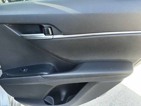 Used 2018 Toyota Camry LE image 21