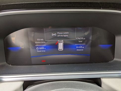 Certified 2025 Volkswagen Taos SE image 14