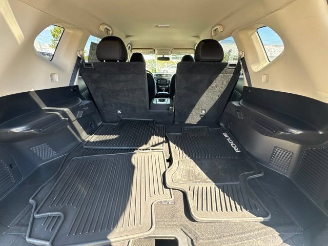 Used 2017 Nissan Rogue SV FWD image 11