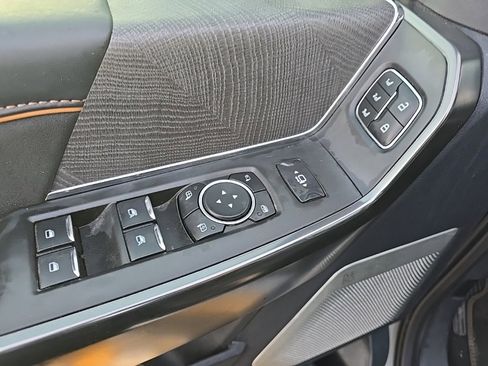 Used 2024 Ford F350 Platinum w/ FX4 Off-Road Package image 8