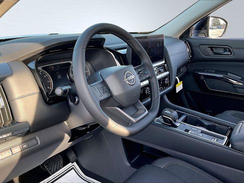 New 2026 Nissan Pathfinder SV image 7