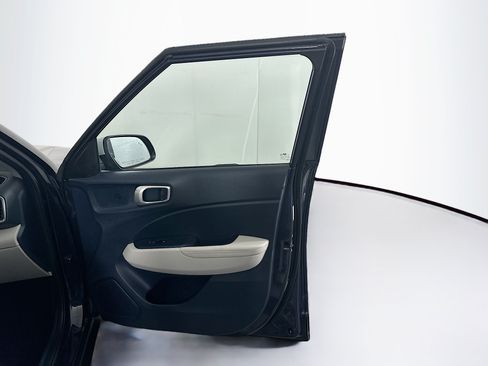 Used 2023 Hyundai Venue Limited w/ Cargo Package FWD image 31