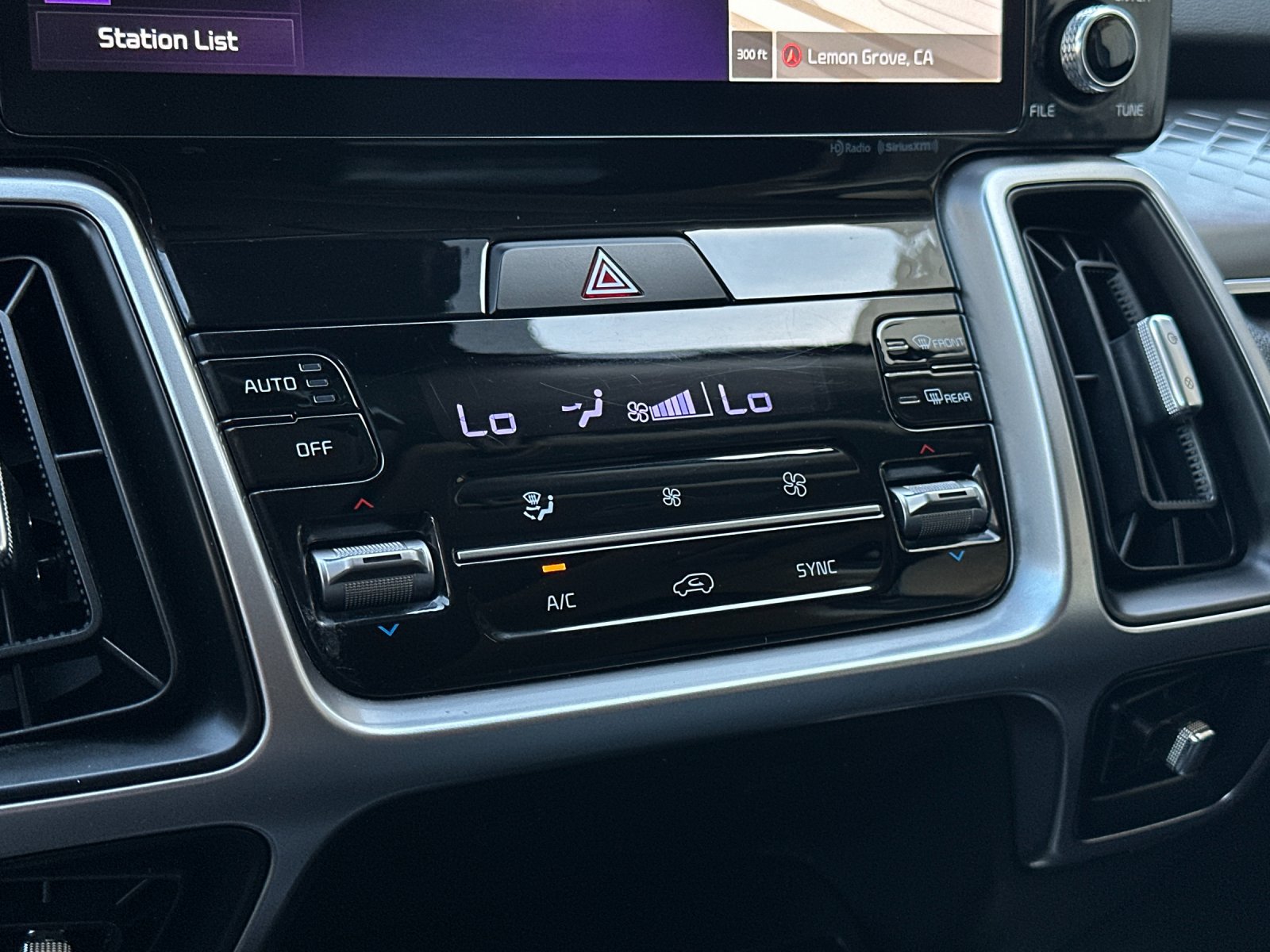 Used 2022 Kia Sorento S w/ Panoramic Sunroof Package FWD image 19