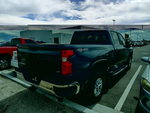 Certified 2022 Chevrolet Silverado 2500 LT w/ Convenience Package AWD/4WD image 4