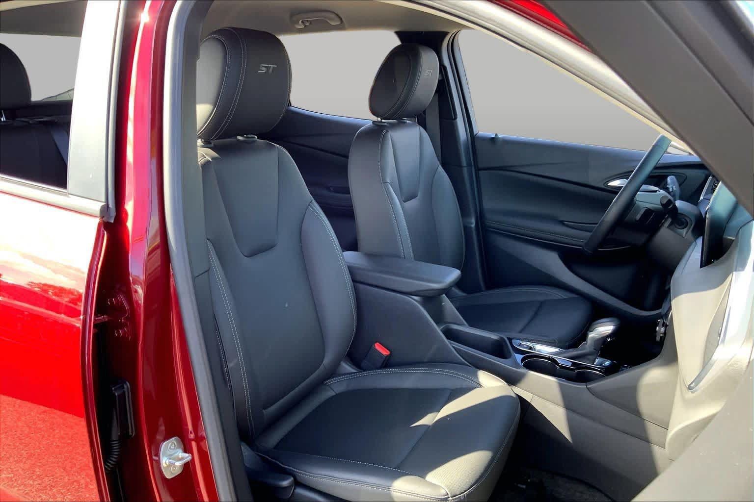Used 2024 Buick Encore GX Sport Touring w/ Advanced Technology Package AWD/4WD image 8