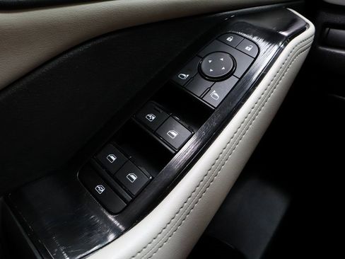 Certified 2025 Nissan Rogue SV image 26