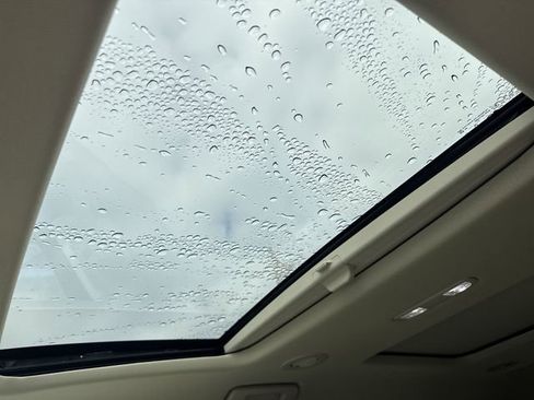 Certified 2024 Buick Enclave Avenir w/ Avenir Technology Package image 19