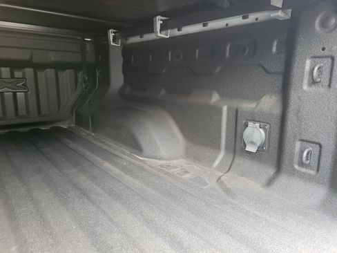 Certified 2024 GMC Canyon AT4X image 9