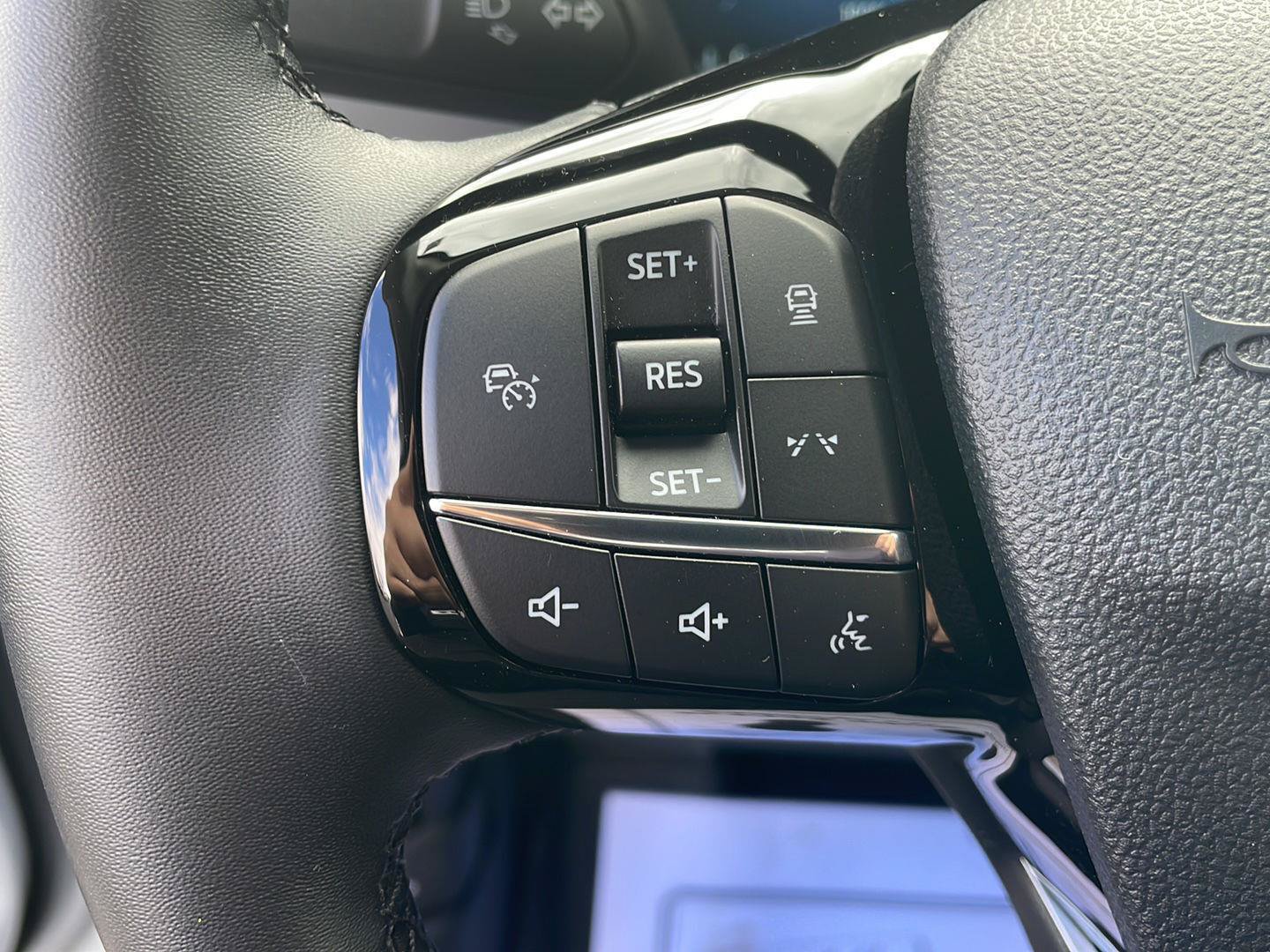 Used 2026 Ford Escape SE w/ PHEV Premium Package FWD image 16