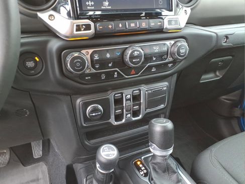 Used 2023 Jeep Gladiator Sport image 25