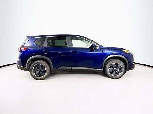 Used 2024 Nissan Rogue SV AWD/4WD image 2