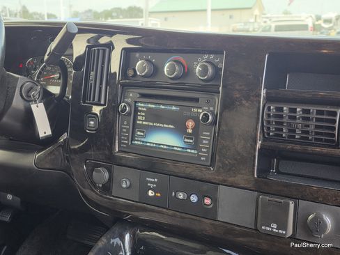 Used 2017 Chevrolet Express 2500 Extended RWD image 13