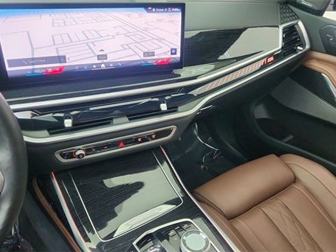Used 2025 BMW X7 M60i image 49