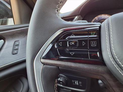 New 2025 Jeep Grand Cherokee Overland image 12