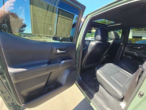 Certified 2021 Toyota Tacoma TRD Off-Road w/ TRD Premium Off Road Package AWD/4WD image 15