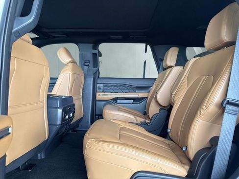 Used 2024 Ford Expedition Platinum image 12