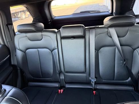 Used 2024 Jeep Grand Cherokee Limited image 25