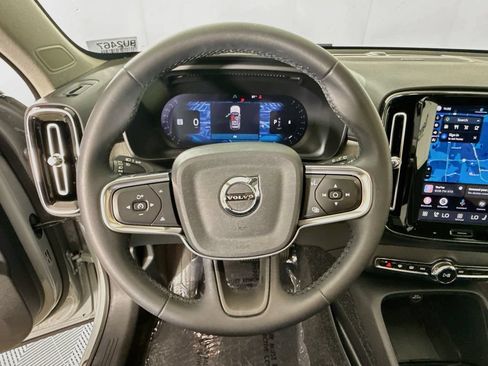 Used 2025 Volvo XC40 B5 Ultra AWD/4WD image 11