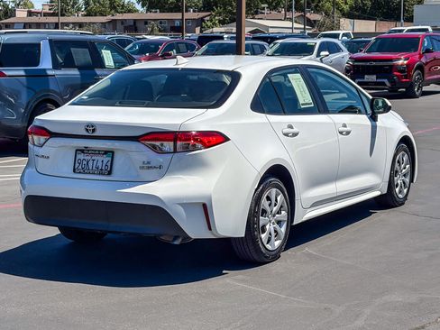 Used 2023 Toyota Corolla LE FWD image 5