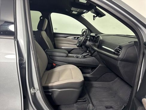 Used 2024 Chevrolet Traverse LT image 12