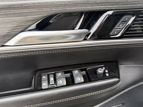 Used 2024 Jeep Wagoneer L Series II w/ Flexible Seating Group image 17