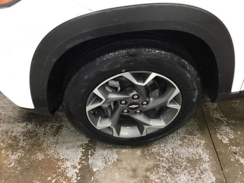 Used 2024 Chevrolet Trax LT w/ Driver Confidence Package image 5