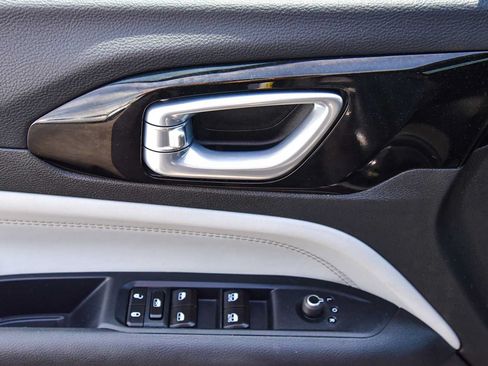 Certified 2025 Jeep Compass Limited AWD/4WD image 15