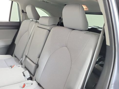 Used 2022 Toyota Highlander LE FWD image 13