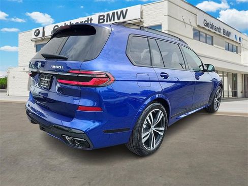 Used 2025 BMW X7 M60i image 3