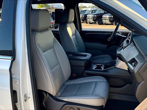Used 2021 GMC Yukon SLT w/ SLT Premium Package image 9