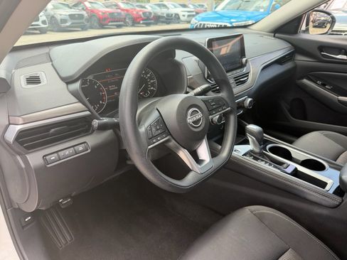 Certified 2023 Nissan Altima 2.5 SV FWD image 10