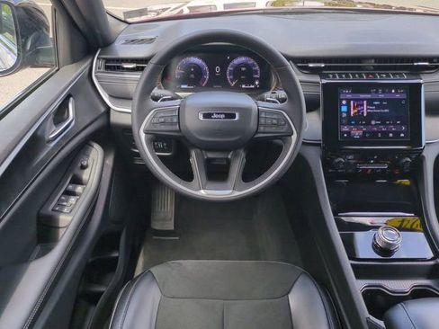 Used 2024 Jeep Grand Cherokee L Altitude AWD/4WD image 16