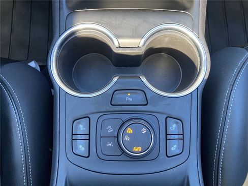 Used 2022 GMC Terrain SLT w/ Infotainment Package II image 14