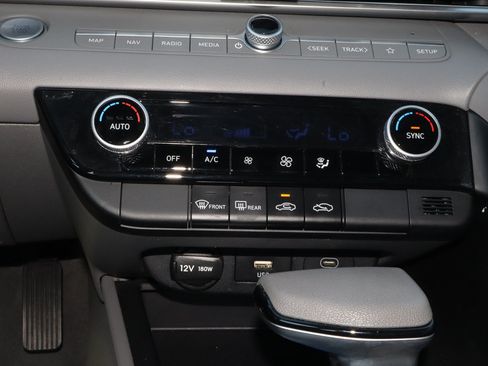Used 2024 Hyundai Elantra SEL FWD image 11