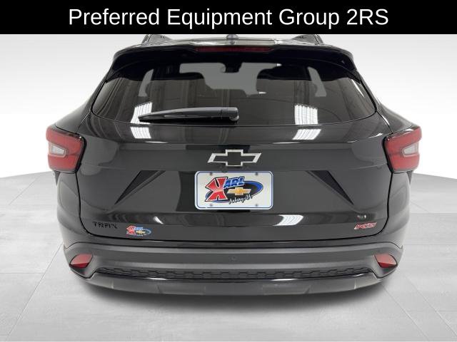 Used 2025 Chevrolet Trax RS w/ Sunroof Package FWD image 4