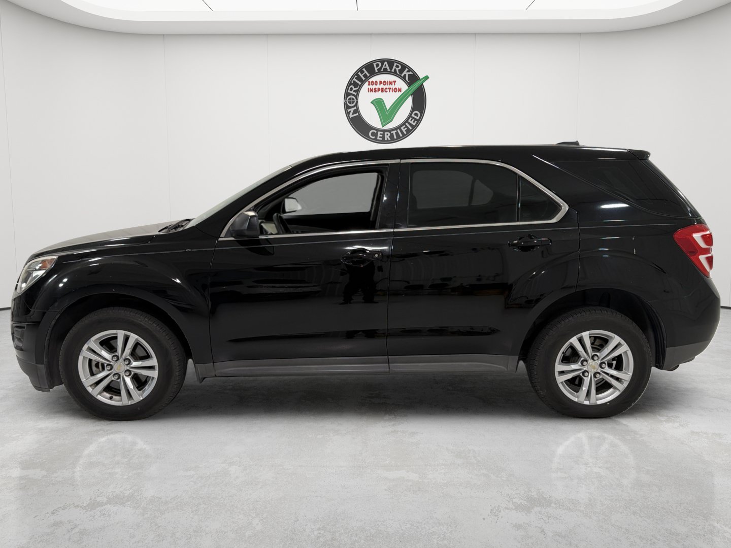 Used 2016 Chevrolet Equinox LS FWD image 2
