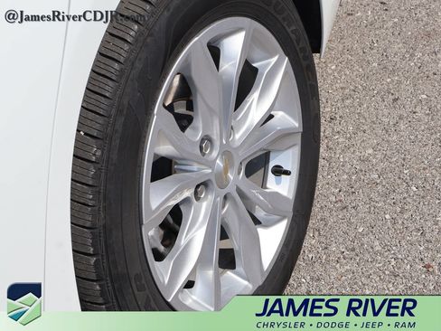 Used 2024 Chevrolet Malibu LT FWD image 38