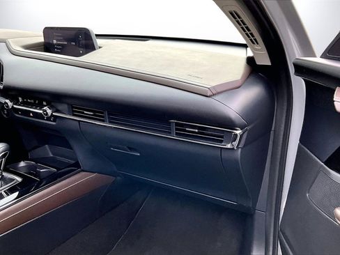 Used 2025 MAZDA CX-30 AWD 2.5 S w/ Premium Package image 19