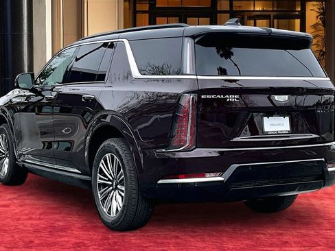 New 2026 Cadillac Escalade IQL Luxury w/ LPO, Floor Liner Package AWD/4WD image 4