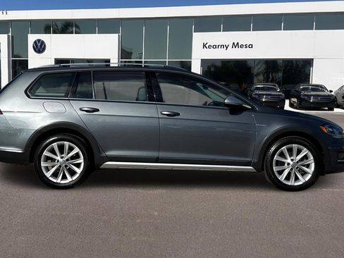 Used 2019 Volkswagen Golf Alltrack S image 3
