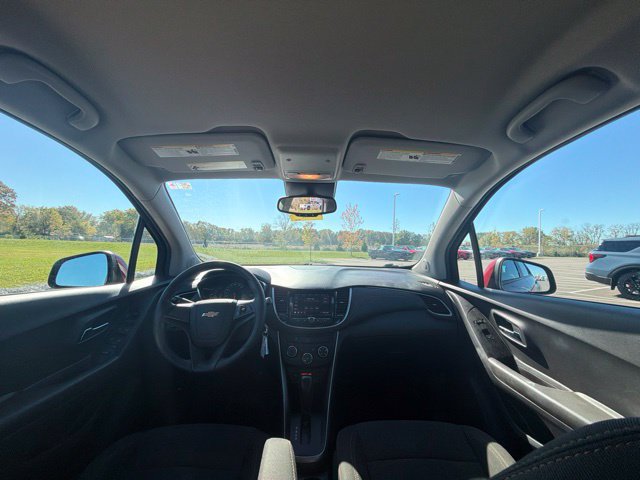 Used 2021 Chevrolet Trax LS AWD/4WD image 14