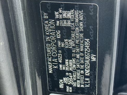 Used 2025 Kia Soul LX w/ LX Technology Package FWD image 12