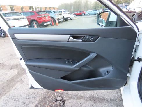 Used 2014 Volkswagen Passat 1.8T Wolfsburg Edition image 15