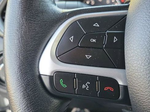 Certified 2023 Jeep Renegade Limited image 5