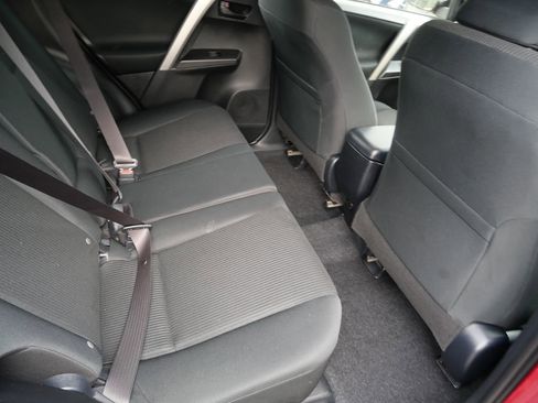 Used 2018 Toyota RAV4 LE w/ All Weather Liner Package AWD/4WD image 21